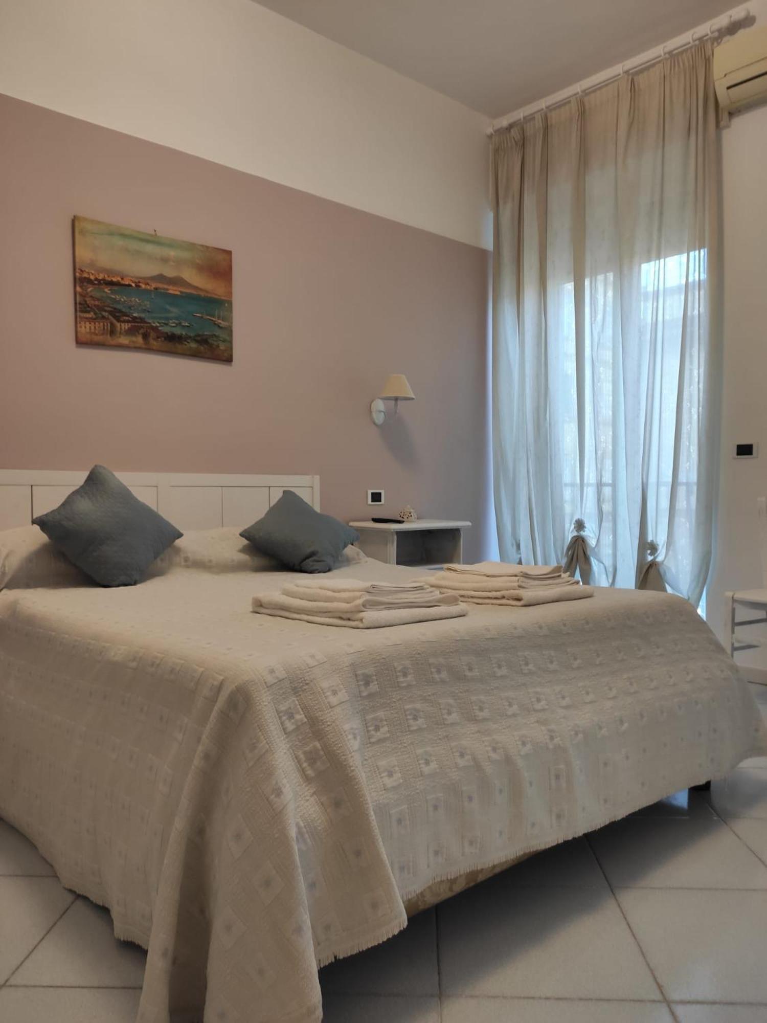 Carafa Materdei Hotel Наполи Екстериор снимка
