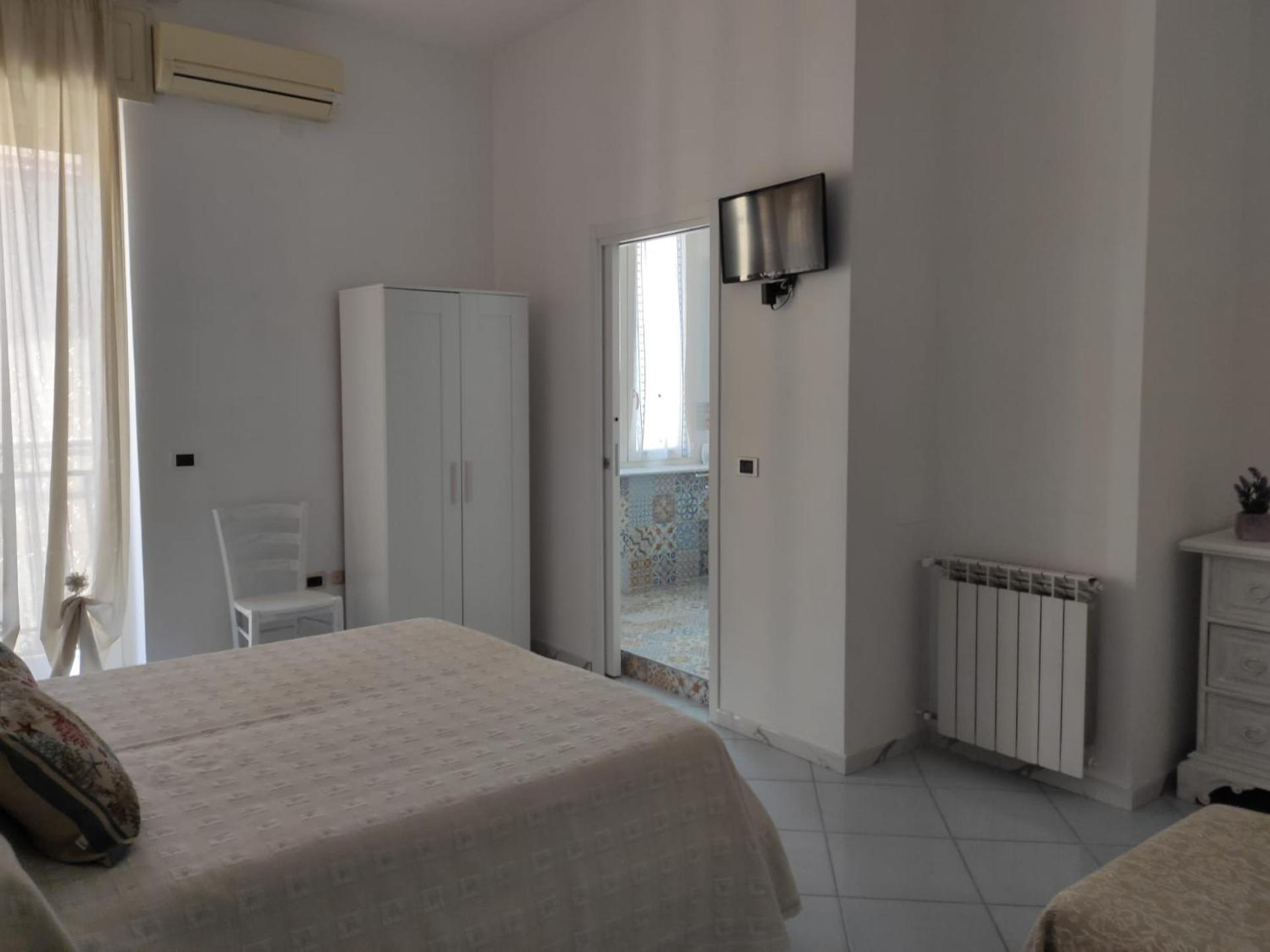 Carafa Materdei Hotel Наполи Екстериор снимка
